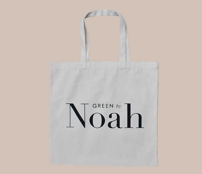 Shopper, tote-bag, indkøbsnet i GOTS certificeret 100% bomuld med stort GREEN by Noah logo på den ene side. Shopper er i naturfarvet canvas.